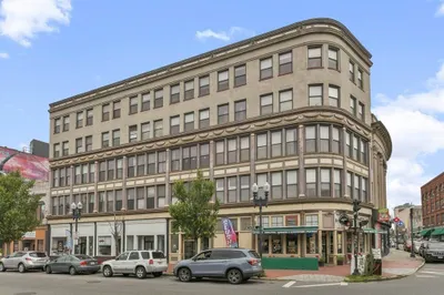 7 Central Sq #206 1