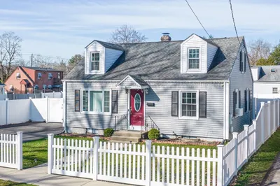19 Queen Ave 1