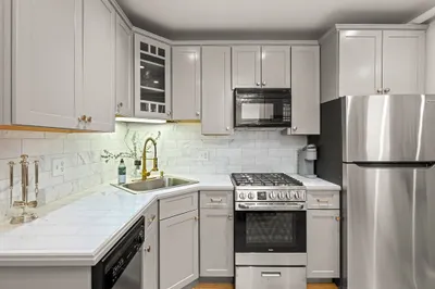 8 Phillips St #1