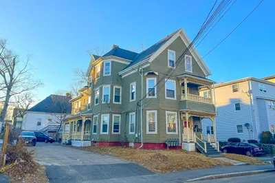 127 Newbury St 1