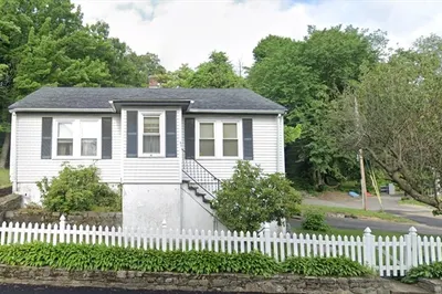 41 Bridgeport Street 1