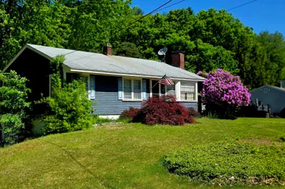 1093 Wachusett St 1