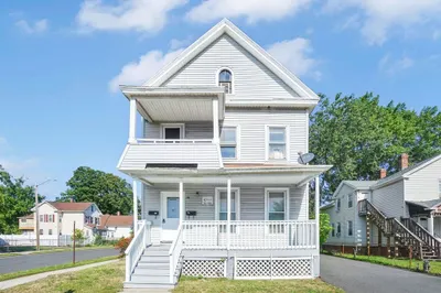 96 Bay St 1