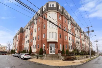 120 Wyllis Ave #310 1
