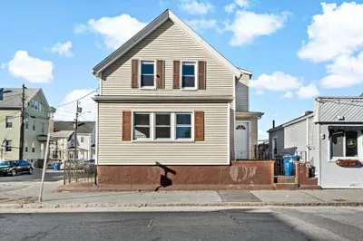 281 Dartmouth St 1