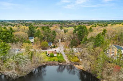 43 Lakeshore Dr