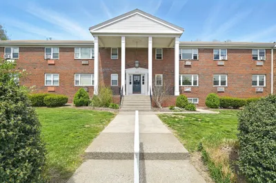 20 Regency Park Drive #20 1