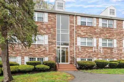68 Edgelawn Ave #12