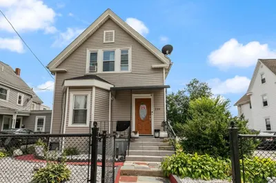 204 Harvard St 1