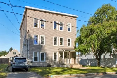 158 Narragansett Blvd 1