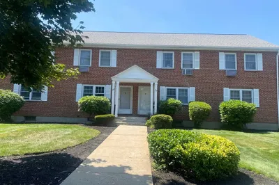 98 Emerson Gardens #98