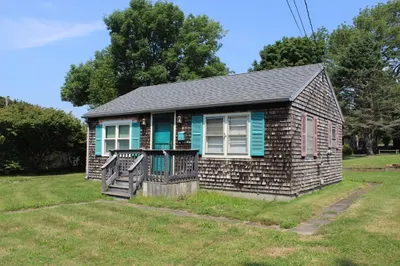 16 Daniel St