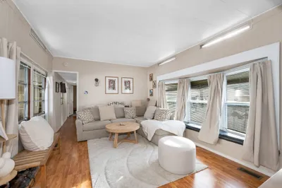 8 F St 1