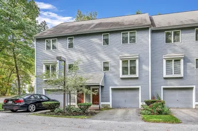 4 Country Meadow Rd #4 1