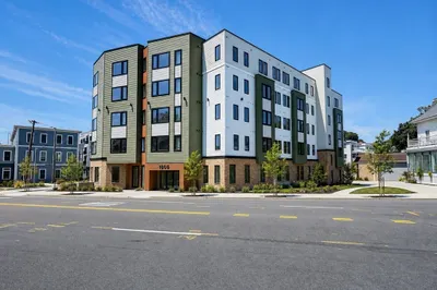 1305 Hyde Park Ave #213 1