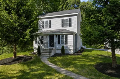 330 Leicester St 1