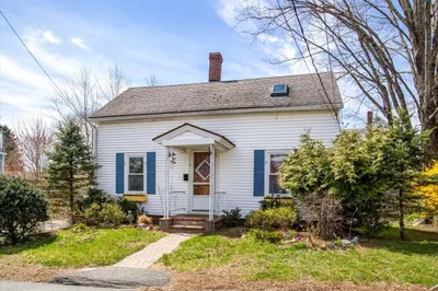 9 Riverview St 1
