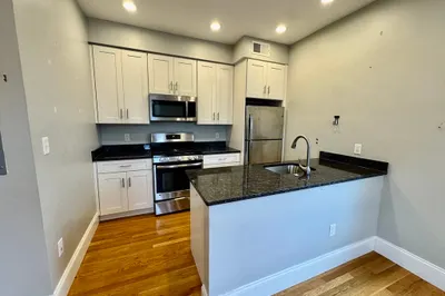 405 S Huntington Ave #2R