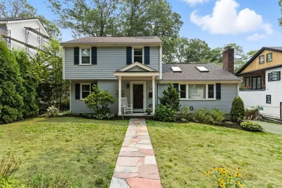 30 Roland St
