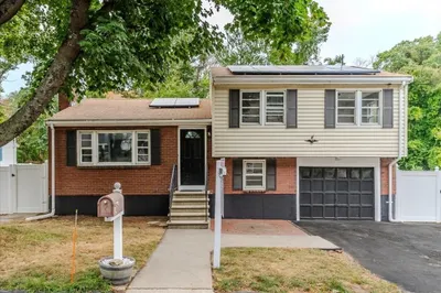 19 Ravenna Ave 1