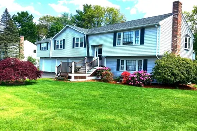 30 Burning Tree Rd 1