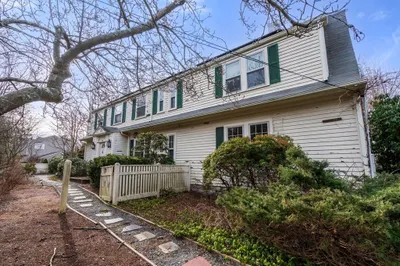 132 N Main St 1