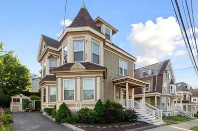 52 Eastern Ave 1