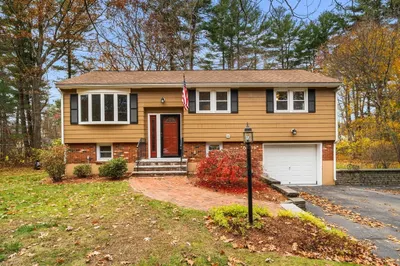 15 Governor Peabody Rd
