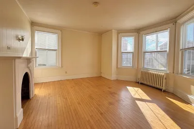 30 Crescent St #1