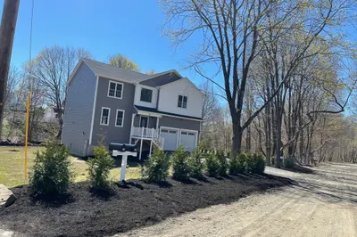 20 Greylock Ave 1