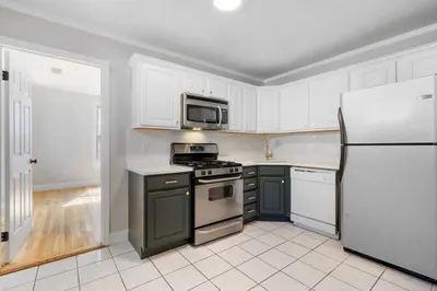 16 Hawthorne Street #1