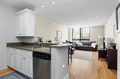 42 8th Street #3105 1