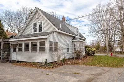 958 Centre St 1