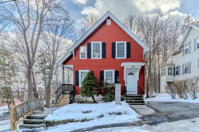 14 Hawes St