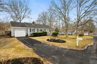 27 Goldenrod Ln