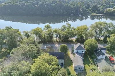 28 Coffin Ave 1