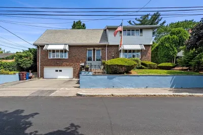 209-211 Suffolk Ave 1