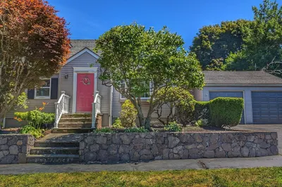 12 Dahlia Ave