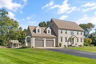9 Castagnaro Way 1