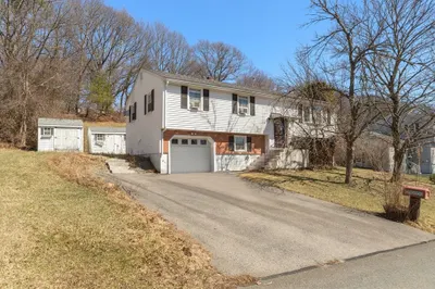 21 Hodgkins Dr 1