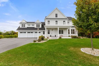 48 Graystone Lane