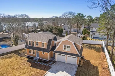 63 Ovington Dr 1