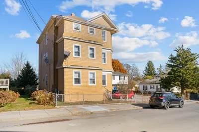 438 Buffinton St