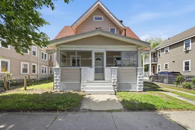 62 Kenyon St 1