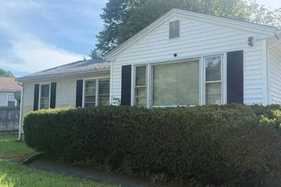74 Leatherleaf Dr 1
