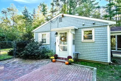 306 Holmes St 1