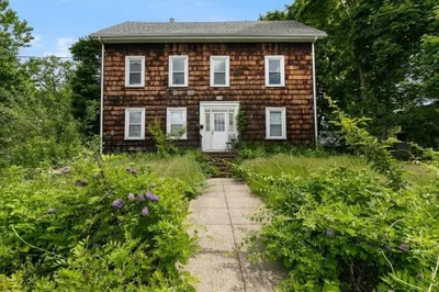 204 Elliott St