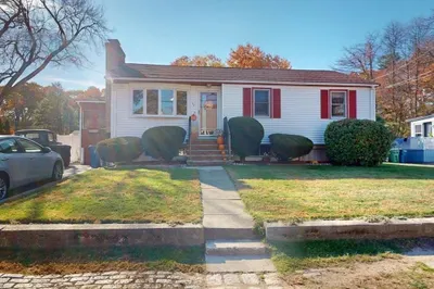 32 Hillcrest Rd