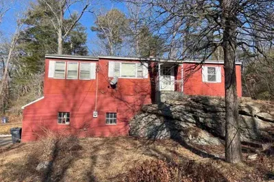 55 Hartford Ave W Ave 1