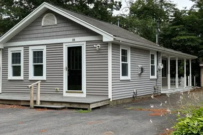 28 Pinegrove Ave